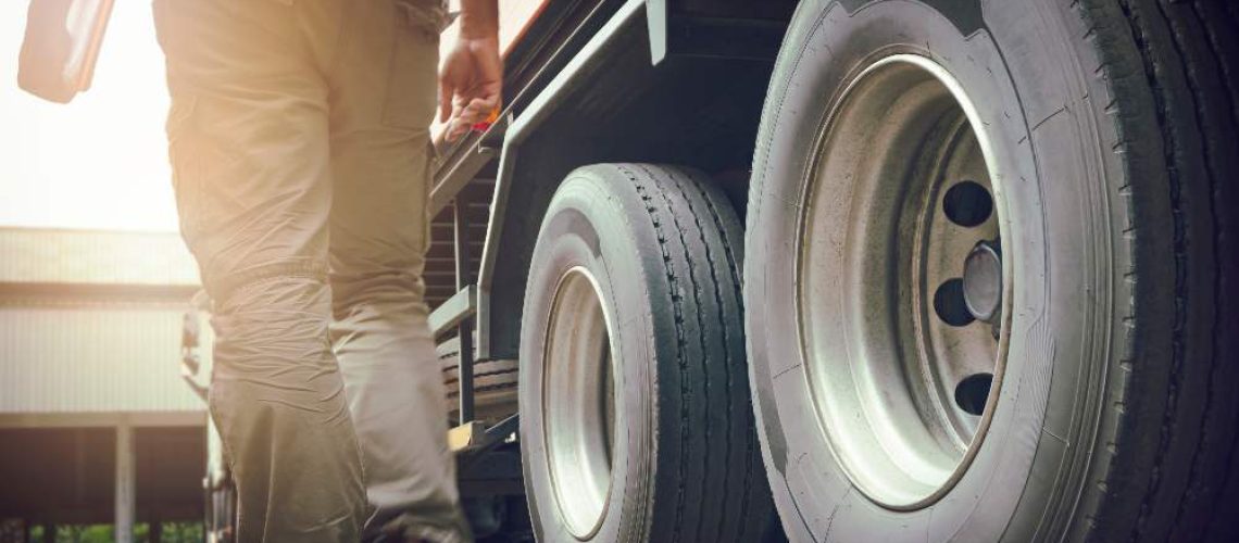 Mantenimiento Efectivo de Neumáticos de Camión Mantenimiento Efectivo de Neumáticos de Camión